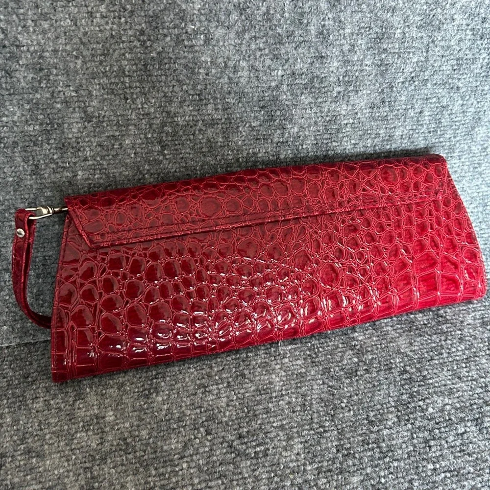 Red Faux Crocodile Embossed Patent Wristlet Clutch Evening Bag Magnetic Snap